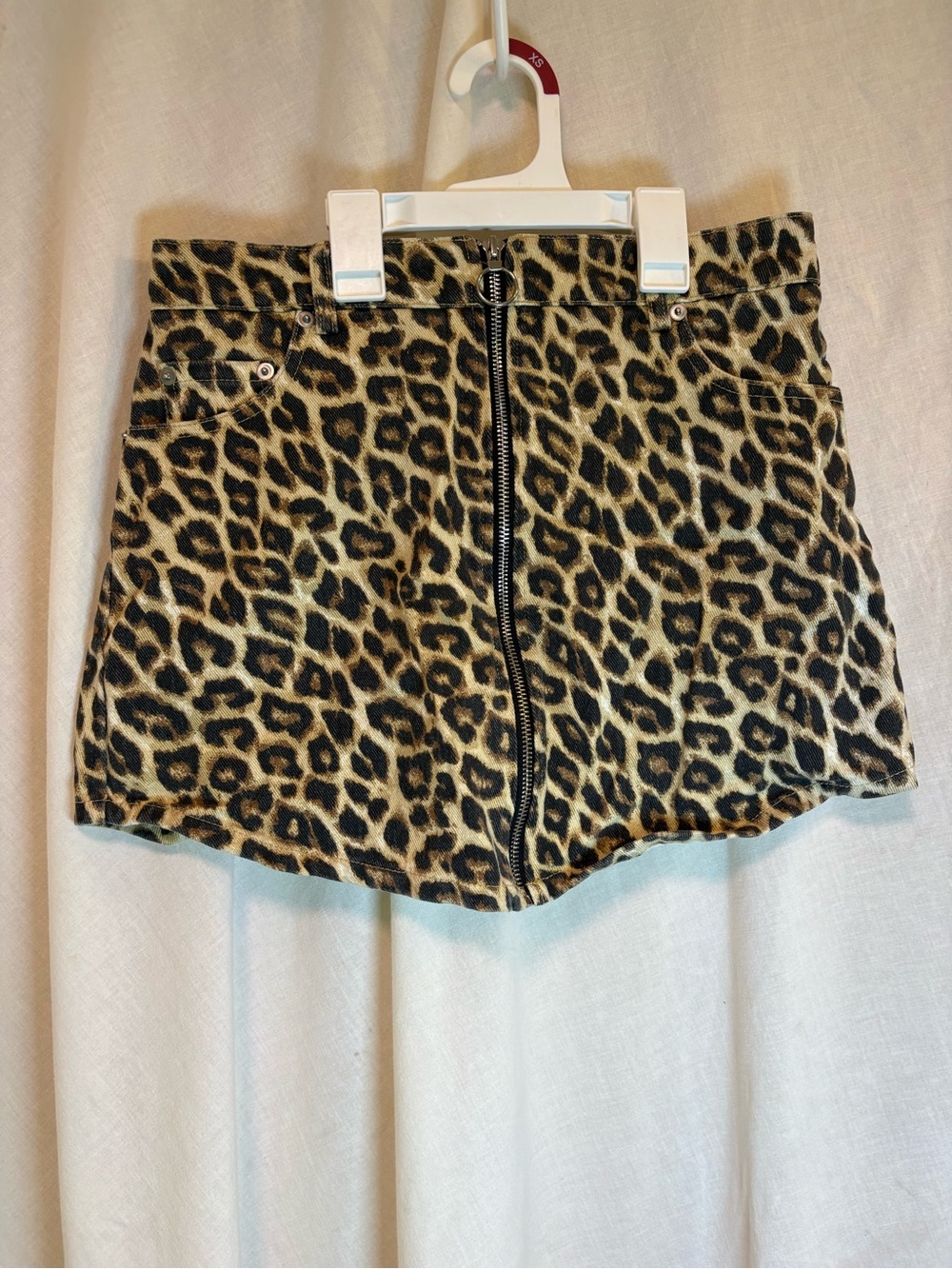 Forever 21 leopard print jean mini skirt front zip Womens size M medium pockets